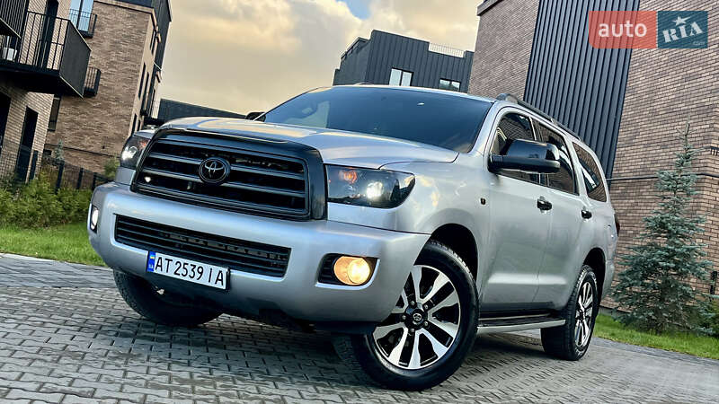 Toyota Sequoia (2011)