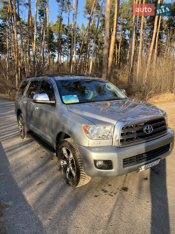 Toyota Sequoia (2016)