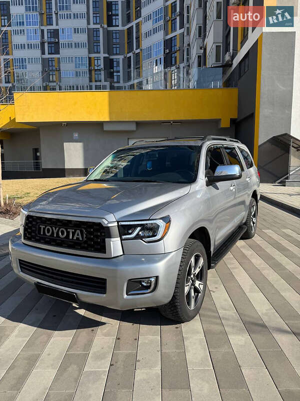 Toyota Sequoia (2016)