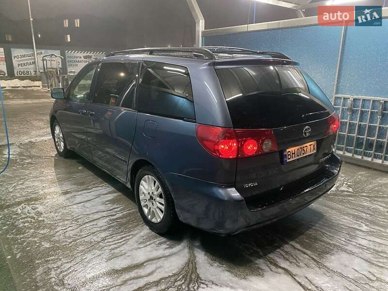 Toyota Sienna (2008)