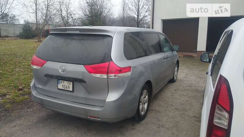 Toyota Sienna (2013)