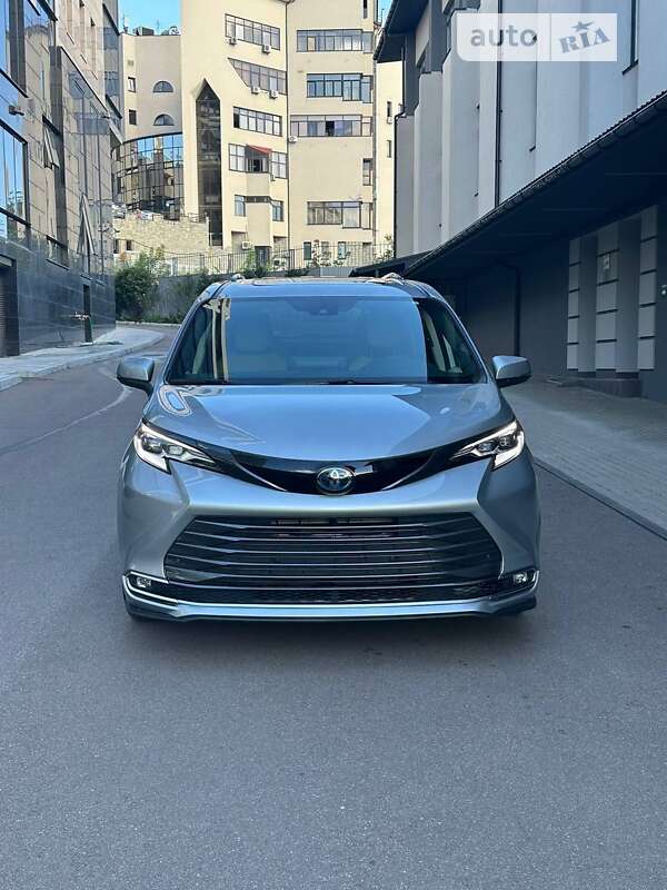 Toyota Sienna (2023)