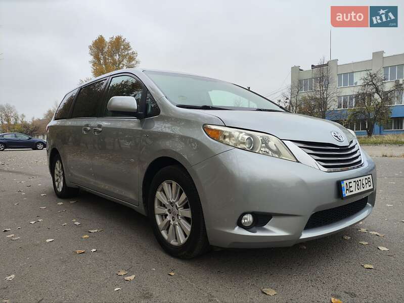 Toyota Sienna (2017)