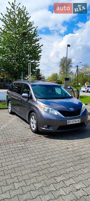 Toyota Sienna (2012)