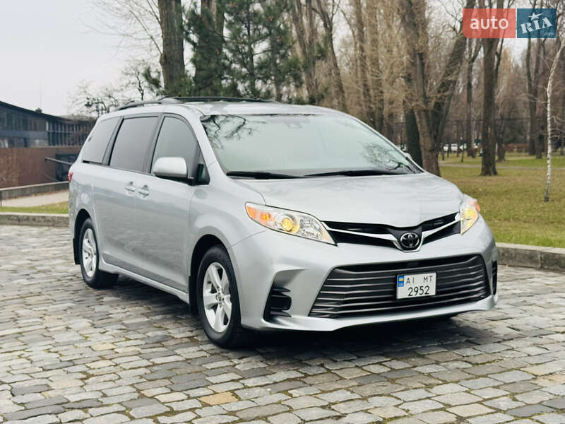 Toyota Sienna (2020)