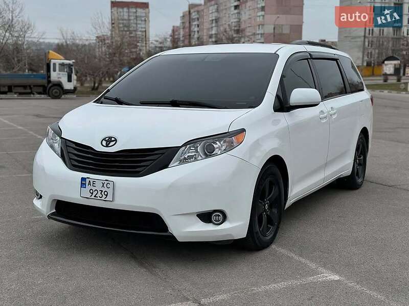 Toyota Sienna (2017)
