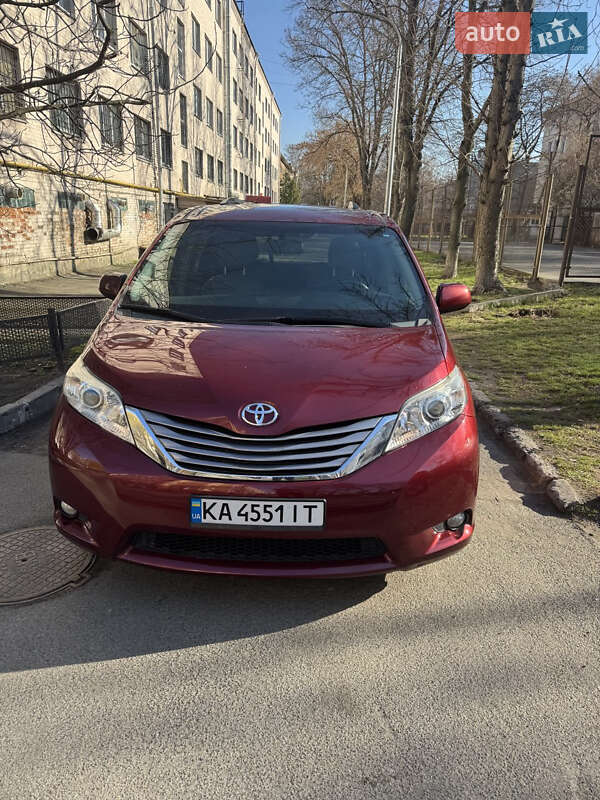 Toyota Sienna (2014)