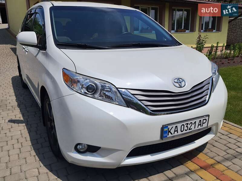 Toyota Sienna (2015)
