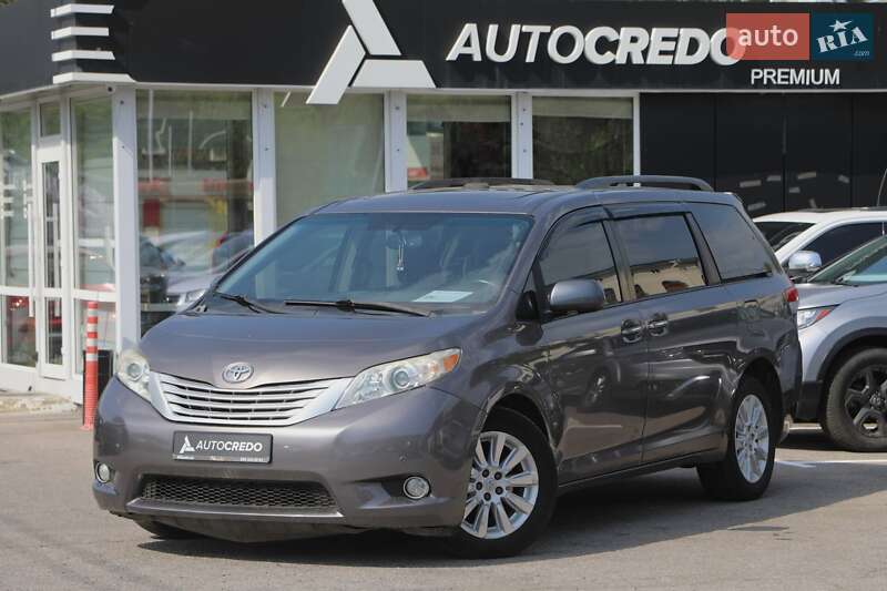 Toyota Sienna (2010)
