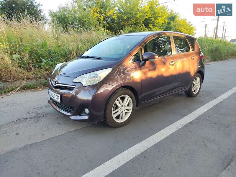 Toyota Verso-s (2011)