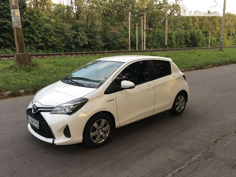 Toyota Yaris hybrid (2016)