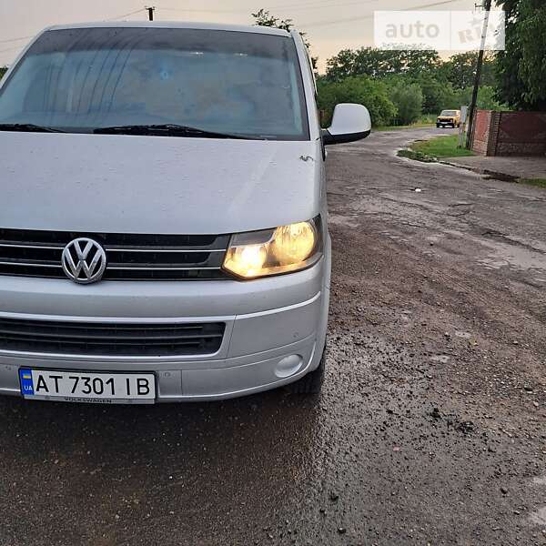 Volkswagen Caravelle (2010)