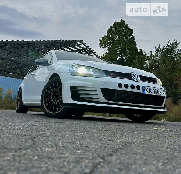 Volkswagen Golf r (2015)
