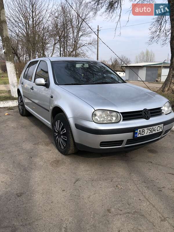 Volkswagen Golf (2003)
