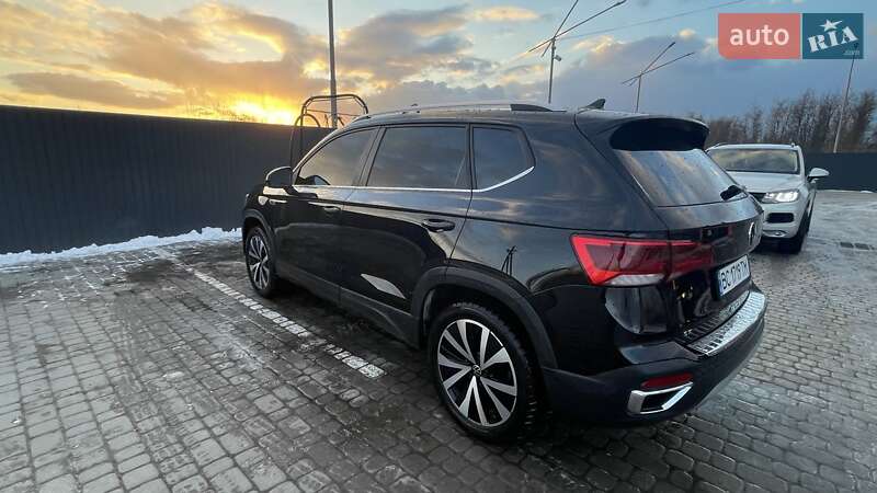 Volkswagen Taos (2022)