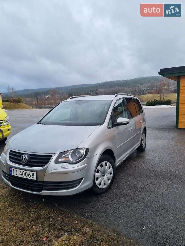 Volkswagen Touran (2010)