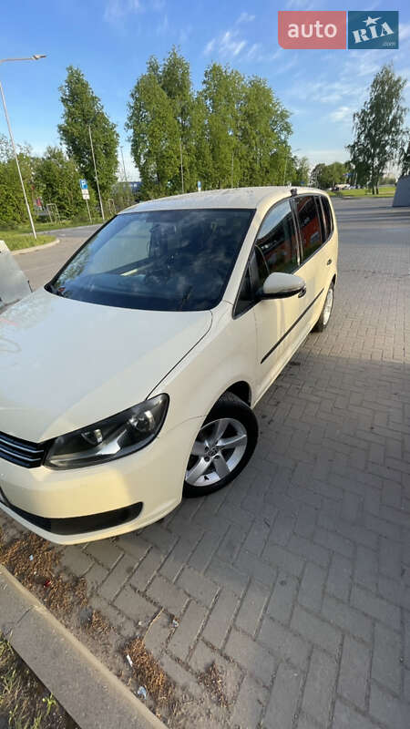 Volkswagen Touran (2012)
