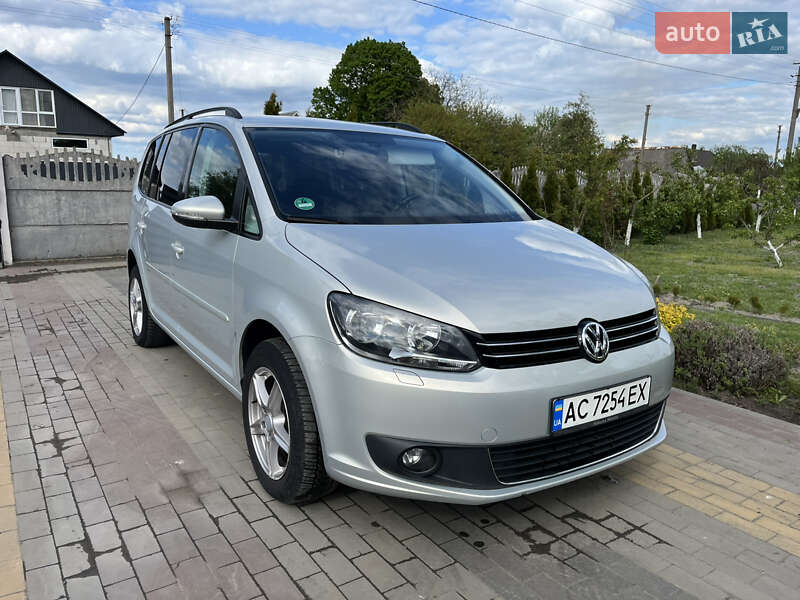 Volkswagen Touran (2012)