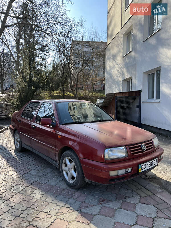 Volkswagen Vento (1998)
