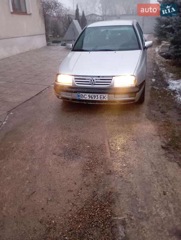 Volkswagen Vento (1996)