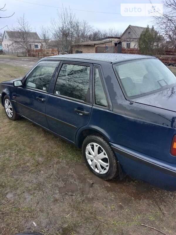 Volvo 460 (1993)