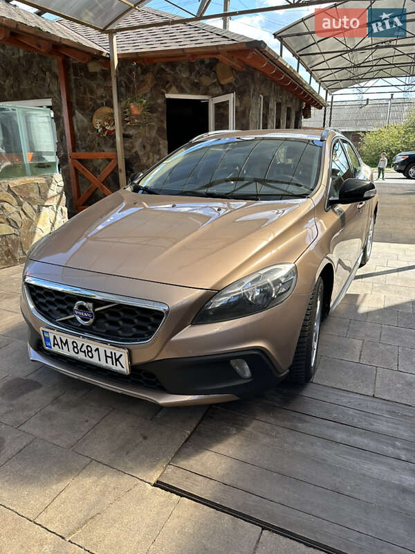 Volvo V40 cross country (2013)