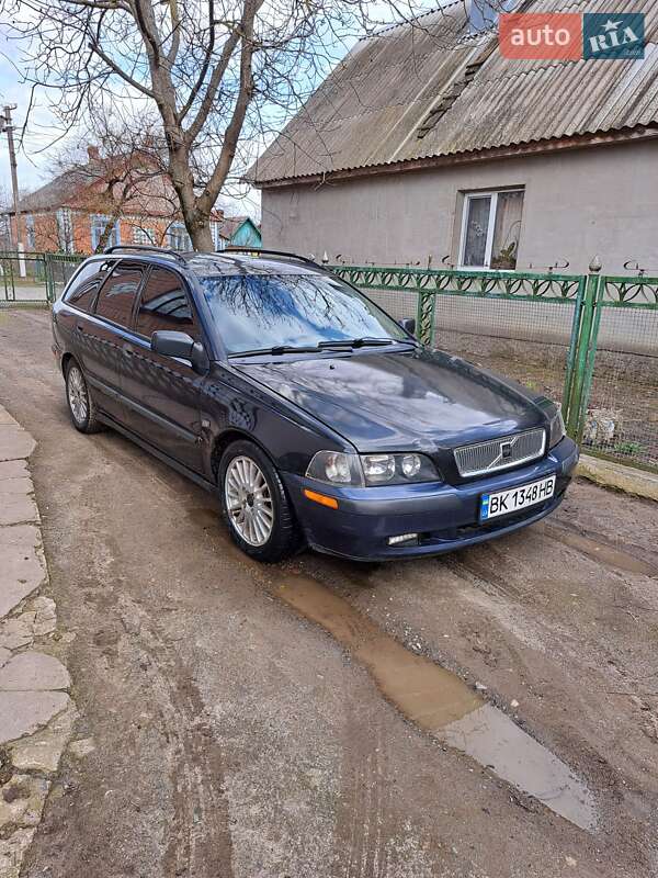 Volvo V40 (2003)