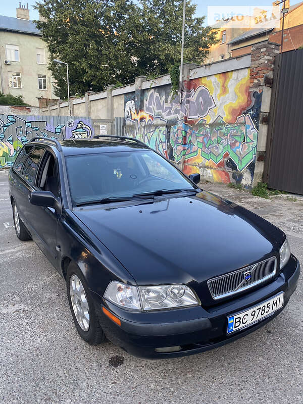 Volvo V40 (2002)