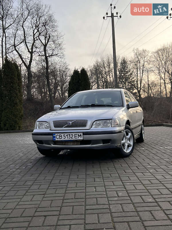 Volvo V40 (2000)