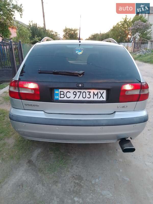 Volvo V40 (2000)