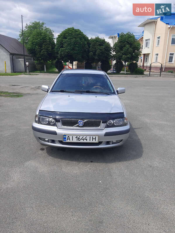 Volvo V40 (2001)