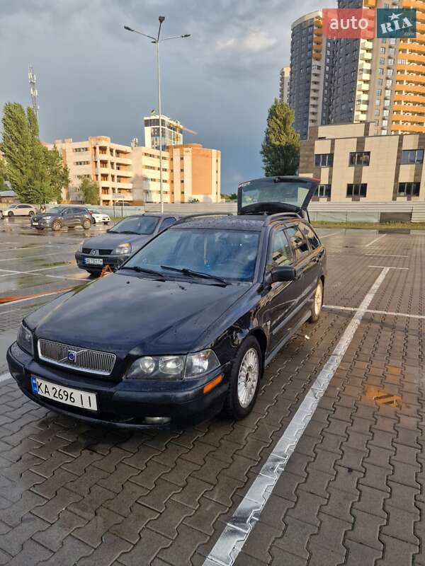 Volvo V40 (2001)