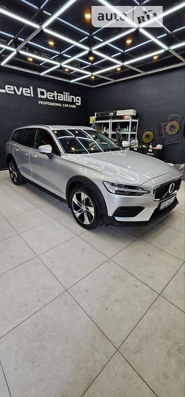Volvo V60 cross country (2021)