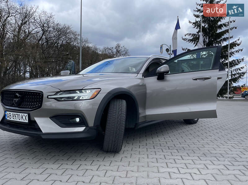 Volvo V60 cross country (2019)