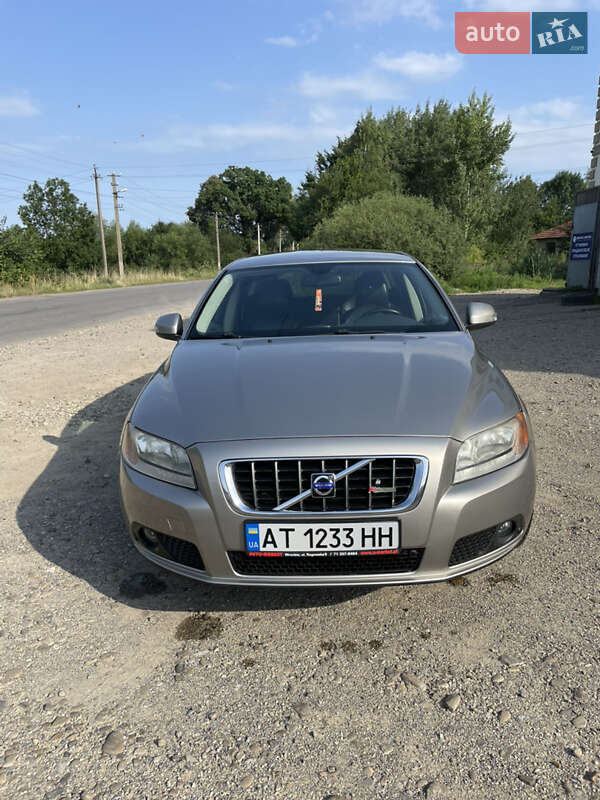Volvo V70 (2008)