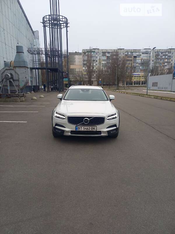 Volvo V90 cross country (2017)