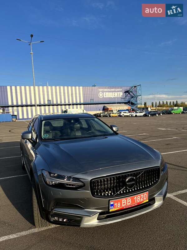 Volvo V90 cross country (2017)