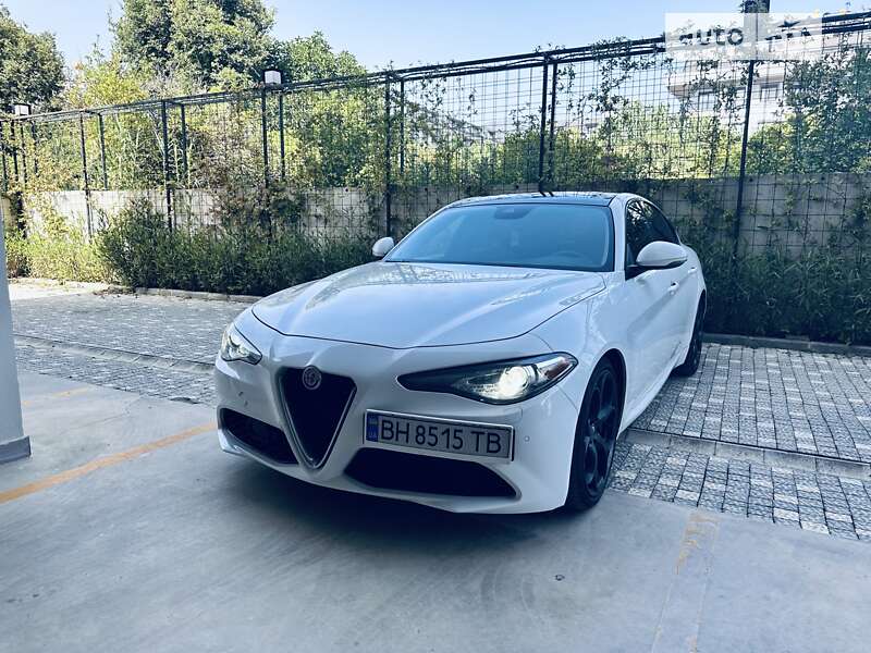 Alfa-romeo Giulia (2017)