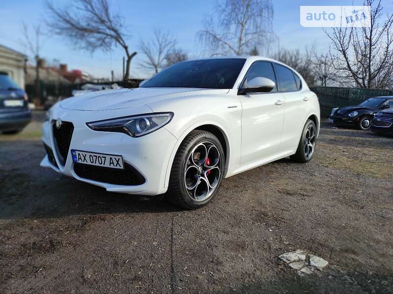 Alfa-romeo Stelvio (2020)