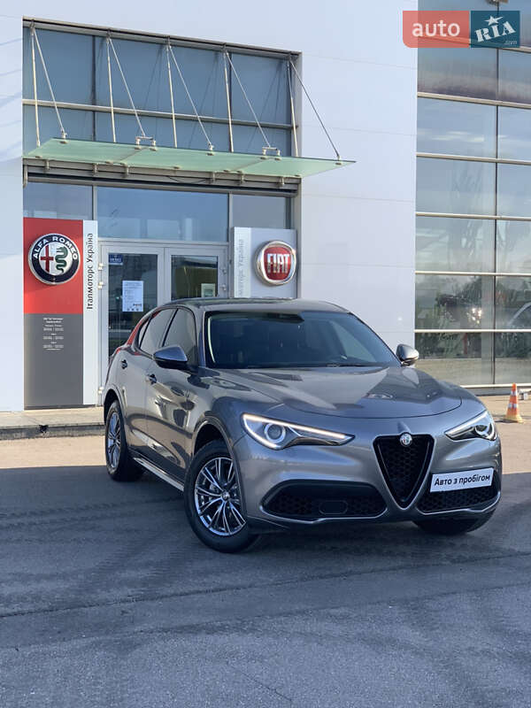 Alfa-romeo Stelvio (2018)
