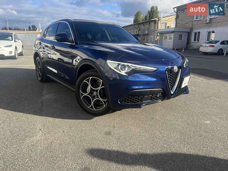 Alfa-romeo Stelvio (2017)
