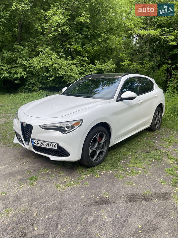 Alfa romeo Stelvio (2021)