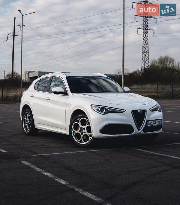 Alfa romeo Stelvio (2018)