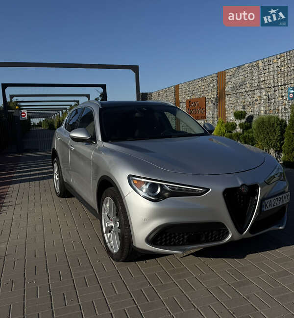 Alfa romeo Stelvio (2019)