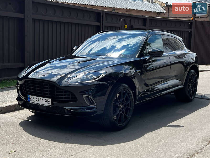 Aston martin Dbx (2021)