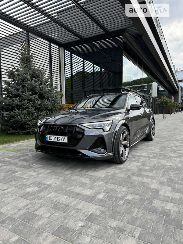 Audi E-tron s (2022)