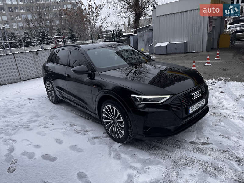 Audi E-tron s (2020)