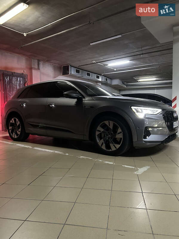 Audi E-tron (2020)