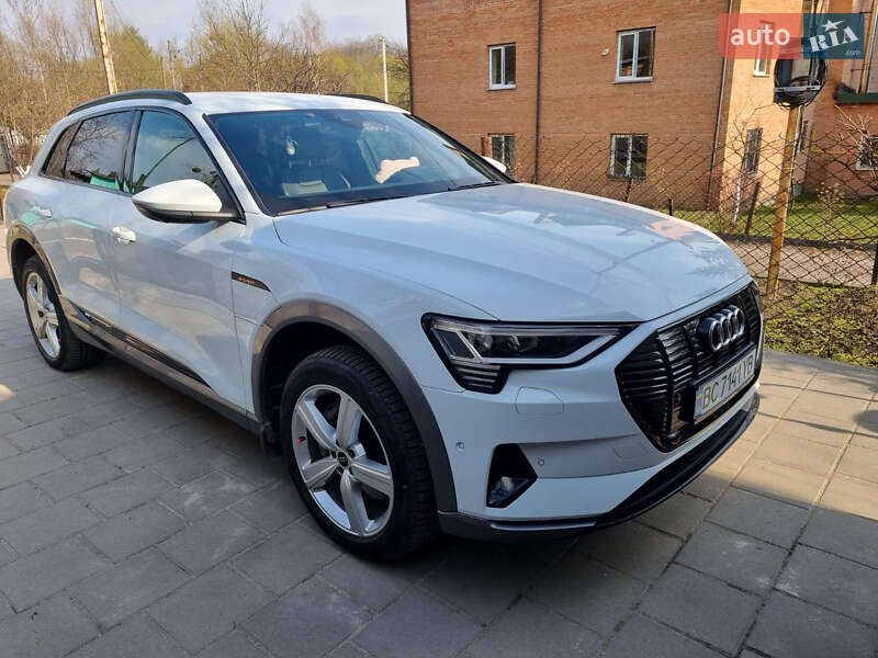 Audi E-tron (2019)