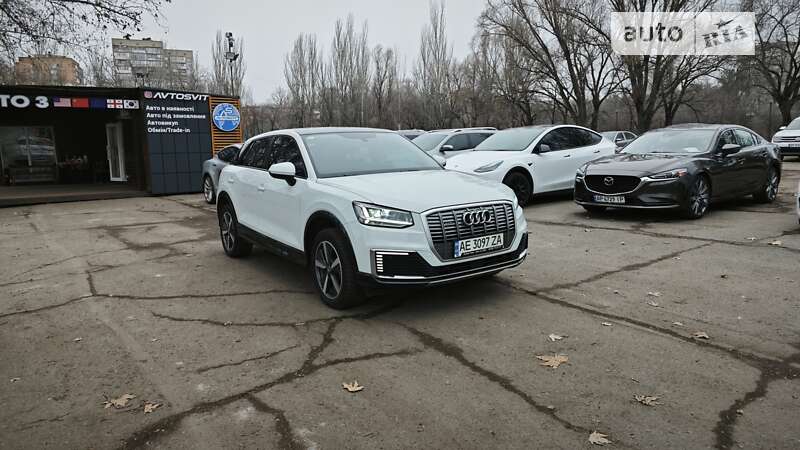 Audi Q2l e-tron (2021)